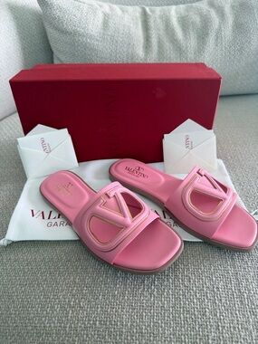 BNNW Valentino Garavani Pink VLogo Leather Slide Sandals
